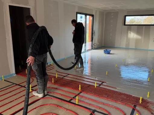 Le coulage d'une chape liquide à Roanne : une solution technique et durable, Roanne, Chape Liquide Masson