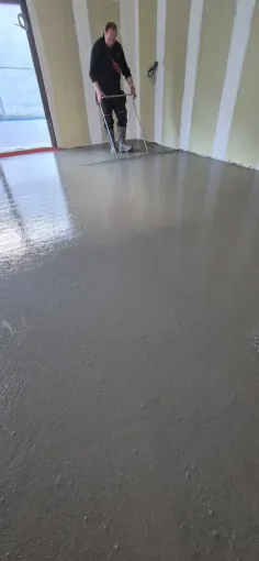 Coulage d’une chape liquide ciment C30 Cemexa à Amplepuis, Roanne, Chape Liquide Masson