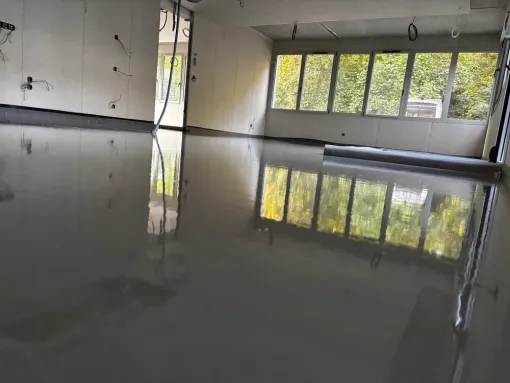 Coulage de chape liquide à Vichy : une solution pour les grandes surfaces de bureaux, Roanne, Chape Liquide Masson