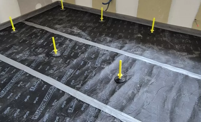 Pose d'un isolant acoustique et chape anhydrite thermio Max à Semur en Brionnais par Chape Liquide Masson, Roanne, Chape Liquide Masson