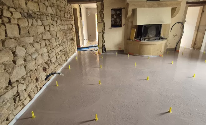 coolage d'une chape liquide anhydrite Thermi Max sur plancher chauffant par chape liquide masson, Roanne, Chape Liquide Masson