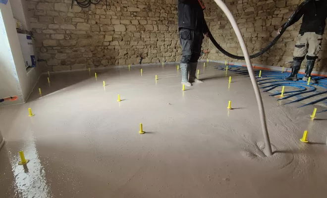 coolage d'une chape liquide anhydrite Thermi Max sur plancher chauffant par chape liquide masson, Roanne, Chape Liquide Masson