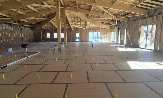 Pose d'isolant de sol et chape liquide pour une pharmacie à Marcigny, Roanne, Chape Liquide Masson