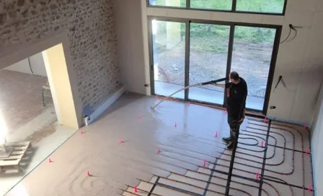 Coulage d’une chape liquide Thermio Max sur plancher chauffant sur la Côte Roannaise (42), Roanne, Chape Liquide Masson