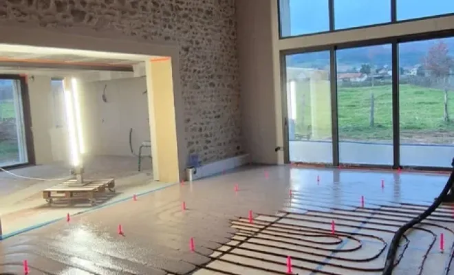 Coulage d’une chape liquide Thermio Max sur plancher chauffant sur la Côte Roannaise (42), Roanne, Chape Liquide Masson