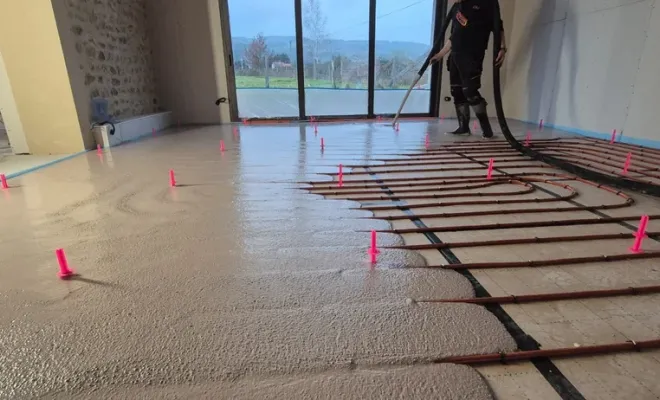 Coulage d’une chape liquide Thermio Max sur plancher chauffant sur la Côte Roannaise (42), Roanne, Chape Liquide Masson