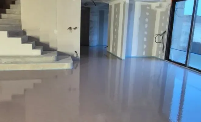 Coulage d’une chape liquide Thermio Max sur plancher chauffant sur la Côte Roannaise (42), Roanne, Chape Liquide Masson