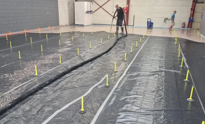 Coulage chape anhydrite Thermio Max à Feurs : rattrapage de niveau pour futur magasin , Roanne, Chape Liquide Masson