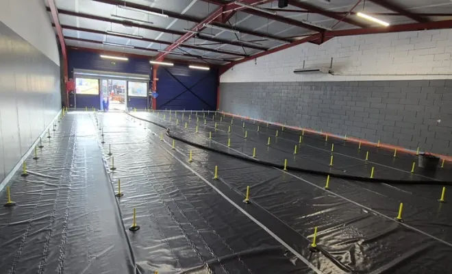 Coulage chape anhydrite Thermio Max à Feurs : rattrapage de niveau pour futur magasin , Roanne, Chape Liquide Masson