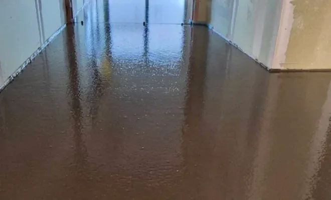 Coulage d’une chape liquide ciment C30 Cemexa à Amplepuis, Roanne, Chape Liquide Masson