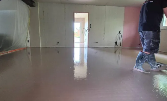 Chantier chape liquide sur la commune de Pradines proches de Roanne , Roanne, Chape Liquide Masson