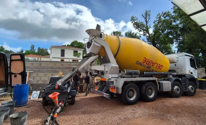 Chantier chape liquide sur la commune de Pradines proches de Roanne , Roanne, Chape Liquide Masson